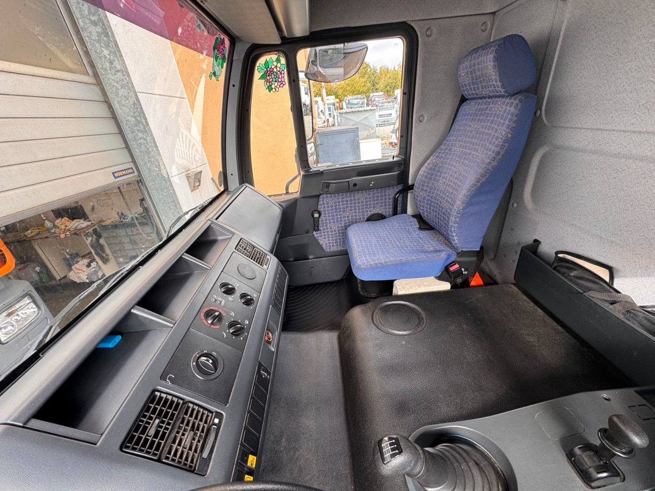 MAN 8.140 4X2 Pritsche Plane Original Km - Комбе со церада: слика 4 MAN 8.140 4X2 Pritsche Plane Original Km - Комбе со церада: слика 4