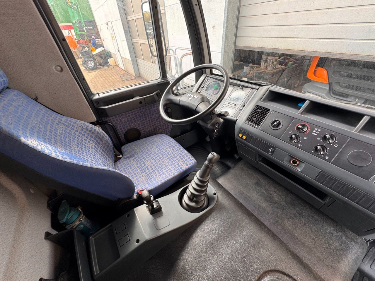 MAN 8.140 4X2 Pritsche Plane Original Km - Комбе со церада: слика 3 MAN 8.140 4X2 Pritsche Plane Original Km - Комбе со церада: слика 3