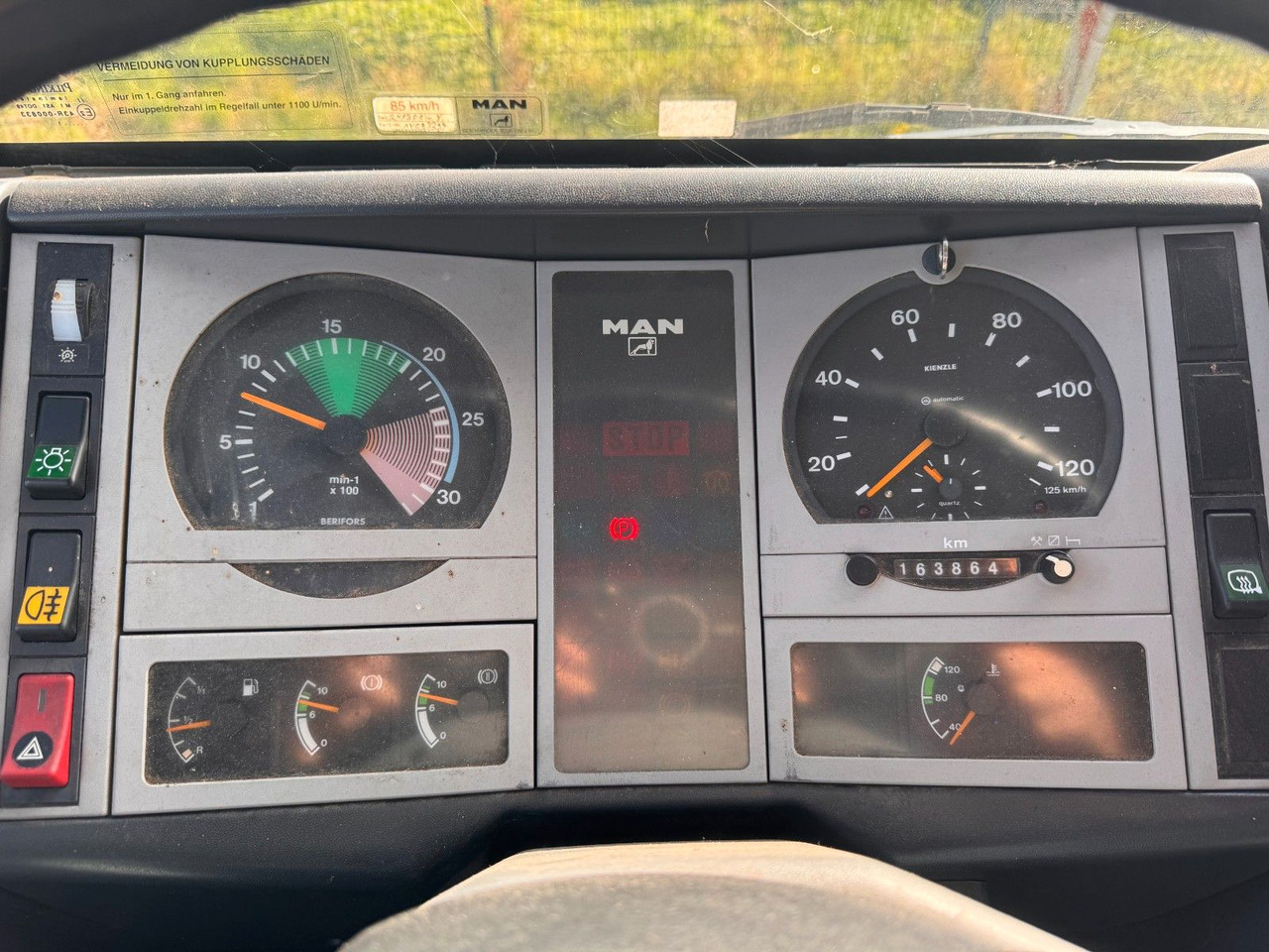 MAN 8.140 4X2 Pritsche Plane Original Km - Комбе со церада: слика 2 MAN 8.140 4X2 Pritsche Plane Original Km - Комбе со церада: слика 2