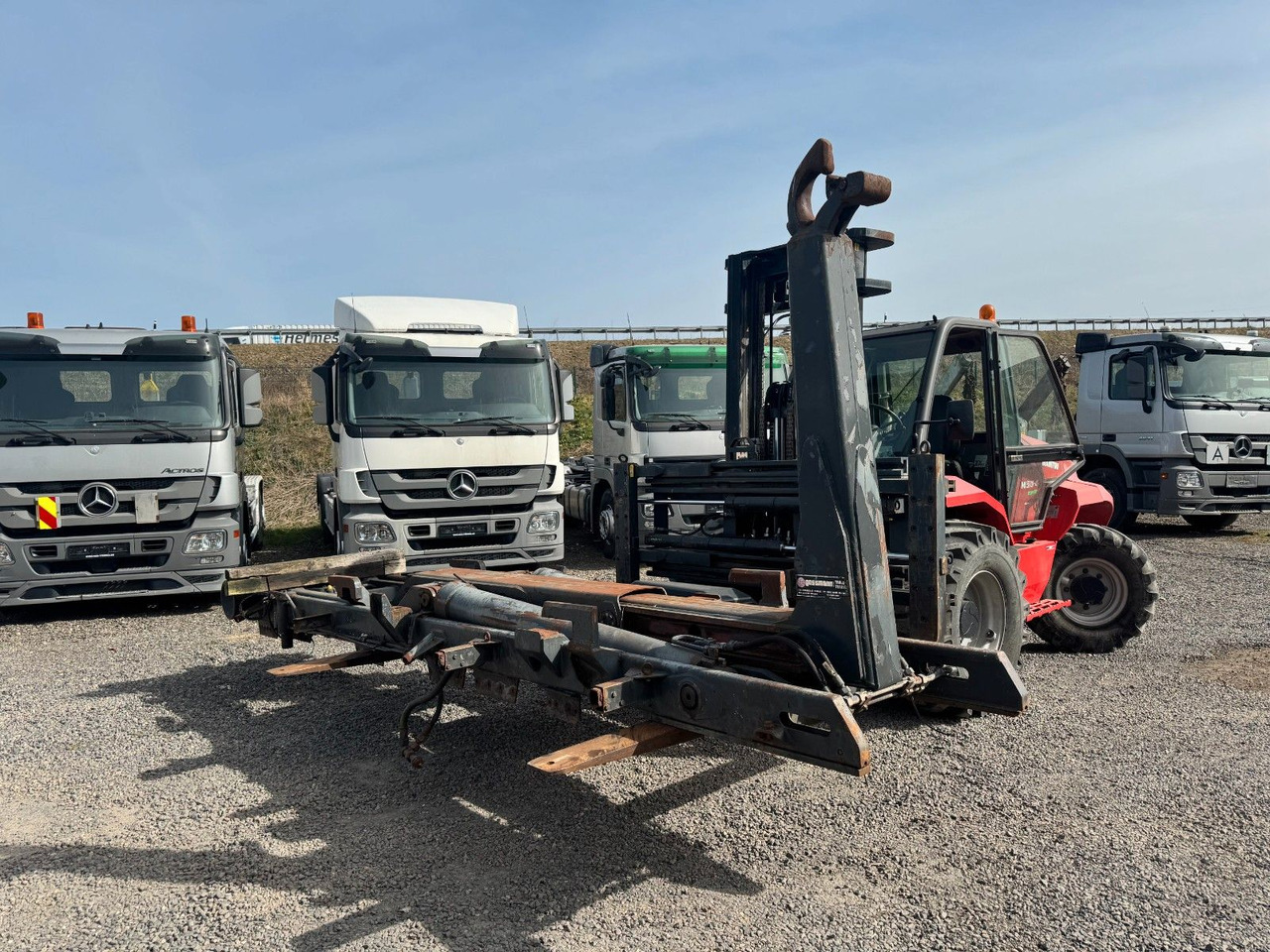 Meiller Abrollaufbau für 6X4 mit 3,90 Radstand - Камион со кука за подигање: слика 3 Meiller Abrollaufbau für 6X4 mit 3,90 Radstand - Камион со кука за подигање: слика 3