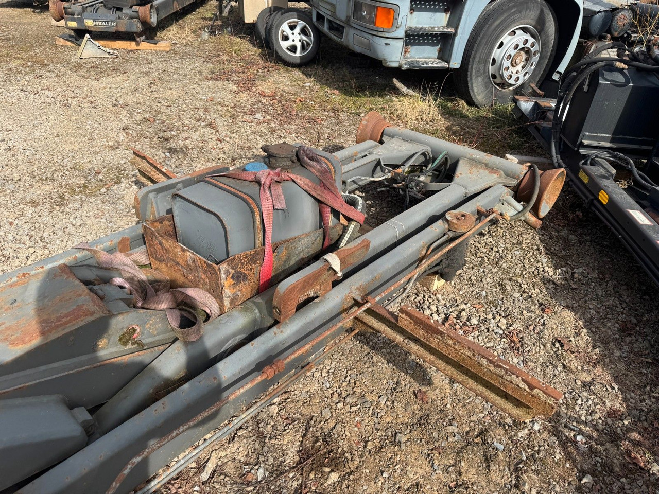 Meiller Abrollaufbau für 6X4 mit 3,90 Radstand - Камион со кука за подигање: слика 5 Meiller Abrollaufbau für 6X4 mit 3,90 Radstand - Камион со кука за подигање: слика 5