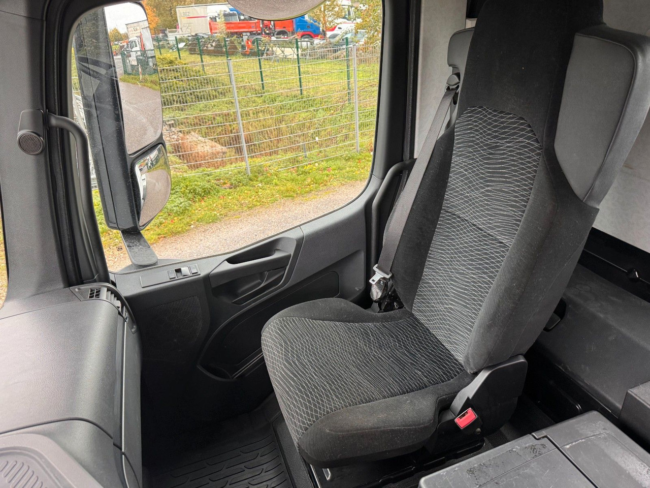 Mercedes-Benz 3748 8X4 Meiller Abroller mit Funk Top Zustand - Камион со кука за подигање: слика 5 Mercedes-Benz 3748 8X4 Meiller Abroller mit Funk Top Zustand - Камион со кука за подигање: слика 5