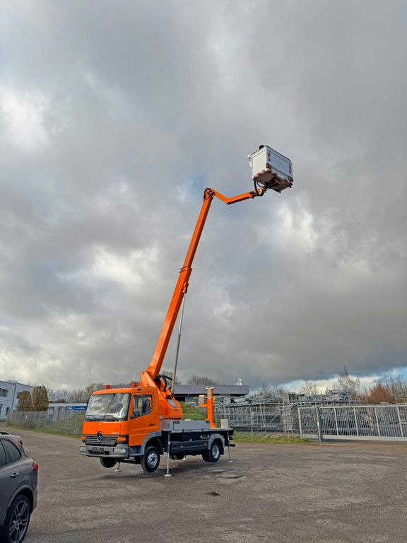 Mercedes-Benz 815 4x2 Hubarbeitsbühne Wumag 170 high 17 m Mercedes-Benz 815 4x2 Hubarbeitsbühne Wumag 170 high 17 m - Камион со подигачка кошница, Комбе: слика 1 Mercedes-Benz 815 4x2 Hubarbeitsbühne Wumag 170 high 17 m Mercedes-Benz 815 4x2 Hubarbeitsbühne Wumag 170 high 17 m - Камион со подигачка кошница, Комбе: слика 1