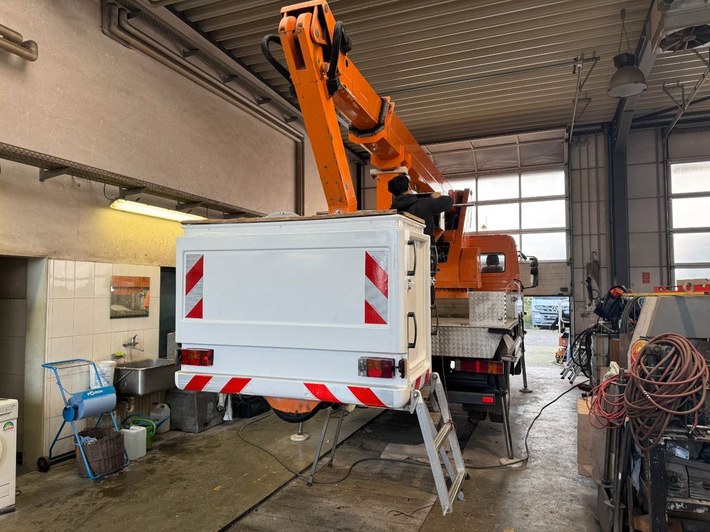 Mercedes-Benz 815 4x2 Hubarbeitsbühne Wumag 170 high 17 m Mercedes-Benz 815 4x2 Hubarbeitsbühne Wumag 170 high 17 m - Камион со подигачка кошница, Комбе: слика 4 Mercedes-Benz 815 4x2 Hubarbeitsbühne Wumag 170 high 17 m Mercedes-Benz 815 4x2 Hubarbeitsbühne Wumag 170 high 17 m - Камион со подигачка кошница, Комбе: слика 4