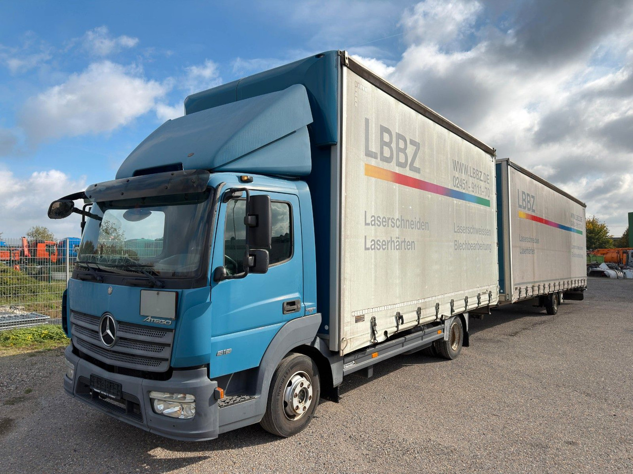 Mercedes-Benz 818 4X2 Pritsche & Plane & Tang Pritsche & Plane Mercedes-Benz 818 4X2 Pritsche & Plane & Tang Pritsche & Plane - Комбе со церада: слика 1 Mercedes-Benz 818 4X2 Pritsche & Plane & Tang Pritsche & Plane Mercedes-Benz 818 4X2 Pritsche & Plane & Tang Pritsche & Plane - Комбе со церада: слика 1