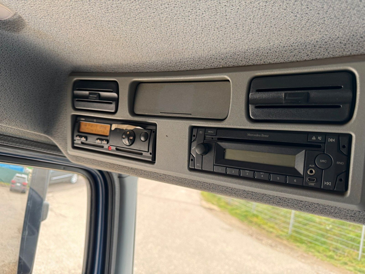 Mercedes-Benz 818 4X2 Pritsche original Kilometer - Комбе со отворен сандак: слика 4 Mercedes-Benz 818 4X2 Pritsche original Kilometer - Комбе со отворен сандак: слика 4