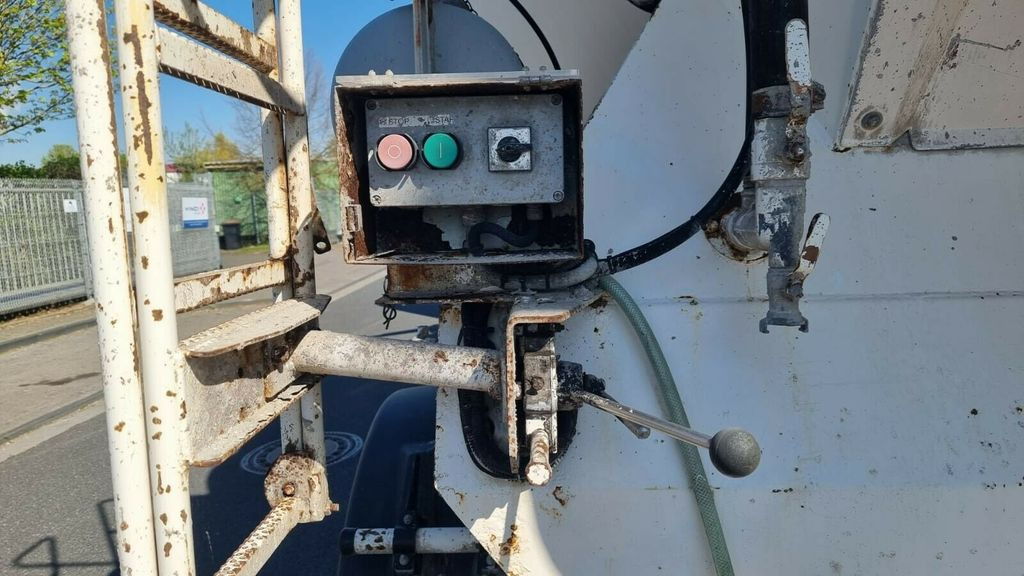 Müller-Mitteltal 2 Achs Betonmischauflieger Liebherr Müller-Mitteltal 2 Achs Betonmischauflieger Liebherr - Полуприколка миксер за бетон: слика 5 Müller-Mitteltal 2 Achs Betonmischauflieger Liebherr Müller-Mitteltal 2 Achs Betonmischauflieger Liebherr - Полуприколка миксер за бетон: слика 5