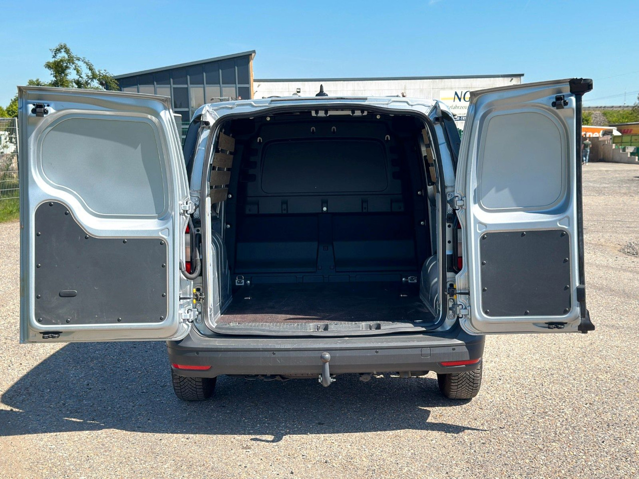 Volkswagen Caddy 4x2 | Klima | AHK | PDC | Spurhalteass. - Патничко комбе: слика 5 Volkswagen Caddy 4x2 | Klima | AHK | PDC | Spurhalteass. - Патничко комбе: слика 5