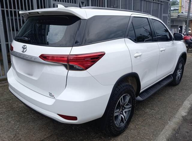 Toyota Fortuner - SUV: слика 3 Toyota Fortuner - SUV: слика 3