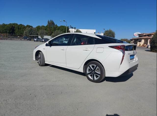 Toyota Prius Hybrid - Автомобил: слика 2 Toyota Prius Hybrid - Автомобил: слика 2