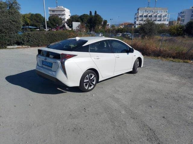 Toyota Prius Hybrid - Автомобил: слика 3 Toyota Prius Hybrid - Автомобил: слика 3