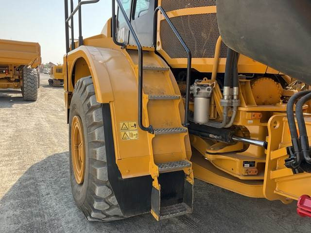 Зглобен истоварувач CAT 745: слика 11