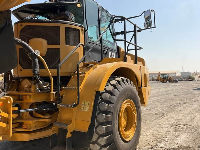 Зглобен истоварувач CAT 745: слика 21