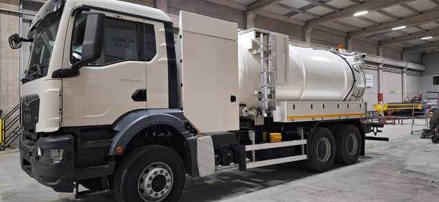 MAN TGS33.400 Jetter - Вакуумски камион: слика 1 MAN TGS33.400 Jetter - Вакуумски камион: слика 1