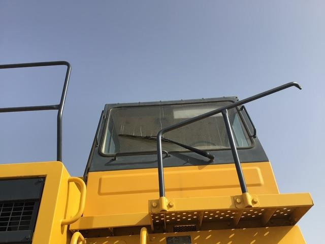 Голем истоварувач/ Камион за камења Komatsu HD785-5: слика 9