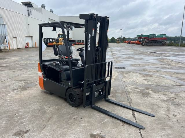 Doosan B20T-7 PLUS - Електричен вилушкар: слика 4 Doosan B20T-7 PLUS - Електричен вилушкар: слика 4