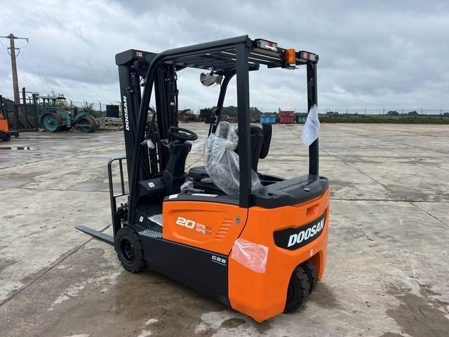 Doosan B20T-7 PLUS - Електричен вилушкар: слика 2 Doosan B20T-7 PLUS - Електричен вилушкар: слика 2