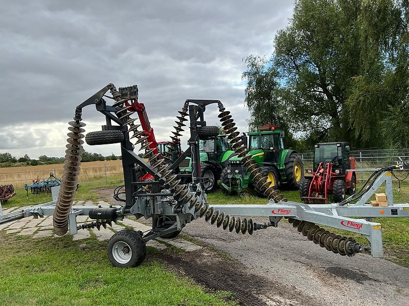 Fliegl KSE 680 Kettenscheibenegge - Ситнач со дискови: слика 5 Fliegl KSE 680 Kettenscheibenegge - Ситнач со дискови: слика 5