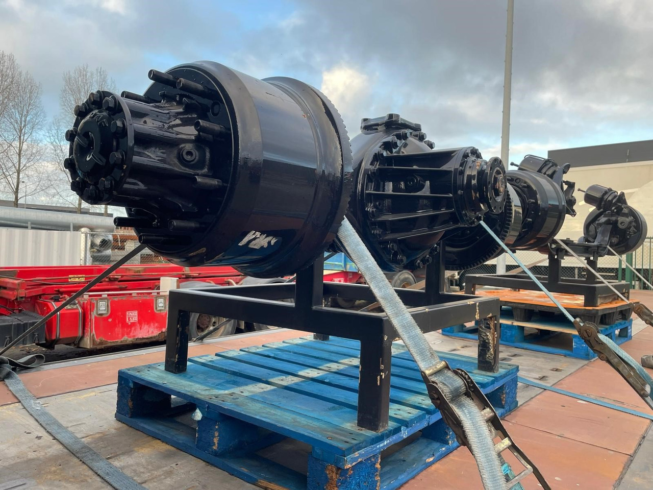 DAF vooras + achteras aandrijfas voor DAF 85/95 vrachtwagen - Оска и делови за Камион: слика 2 DAF vooras + achteras aandrijfas voor DAF 85/95 vrachtwagen - Оска и делови за Камион: слика 2