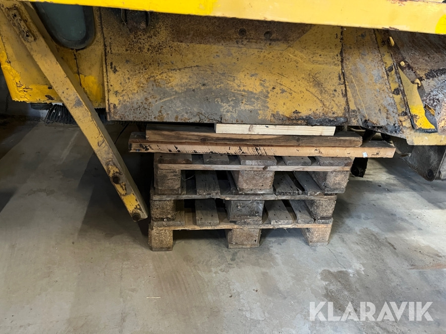 Førerhus Massey Ferguson 50 - Ровокопач: слика 2 Førerhus Massey Ferguson 50 - Ровокопач: слика 2