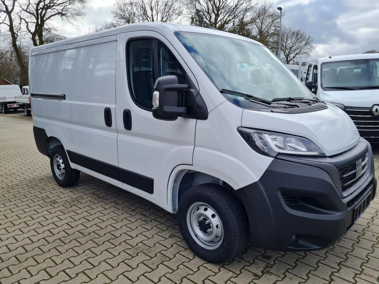 Fiat Ducato 30 Kasten L1H1 KLIMA PDC REGALE TEMPOMAT - Мало комбе: слика 4 Fiat Ducato 30 Kasten L1H1 KLIMA PDC REGALE TEMPOMAT - Мало комбе: слика 4