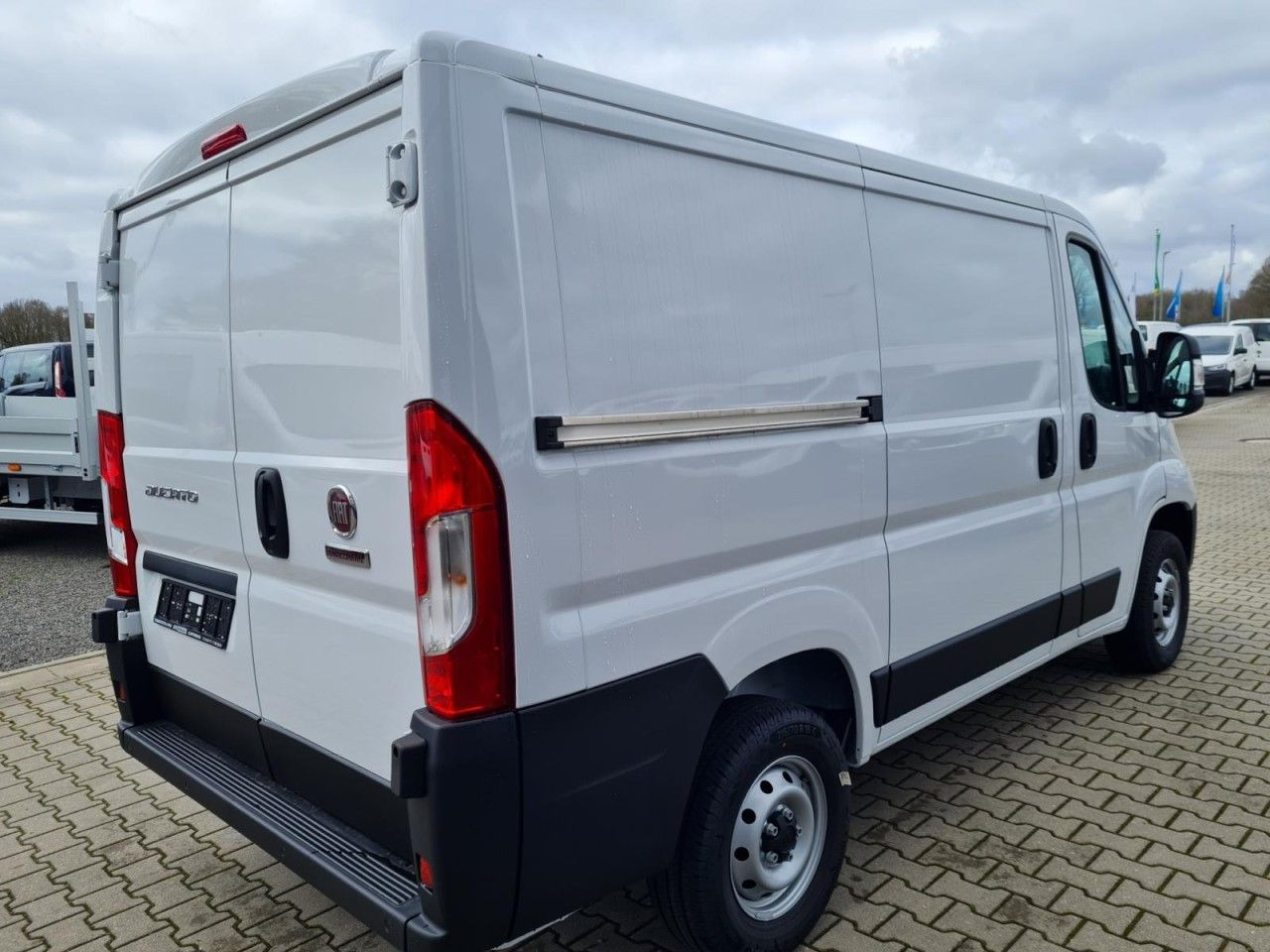Fiat Ducato 30 Kasten L1H1 KLIMA PDC REGALE TEMPOMAT - Мало комбе: слика 5 Fiat Ducato 30 Kasten L1H1 KLIMA PDC REGALE TEMPOMAT - Мало комбе: слика 5