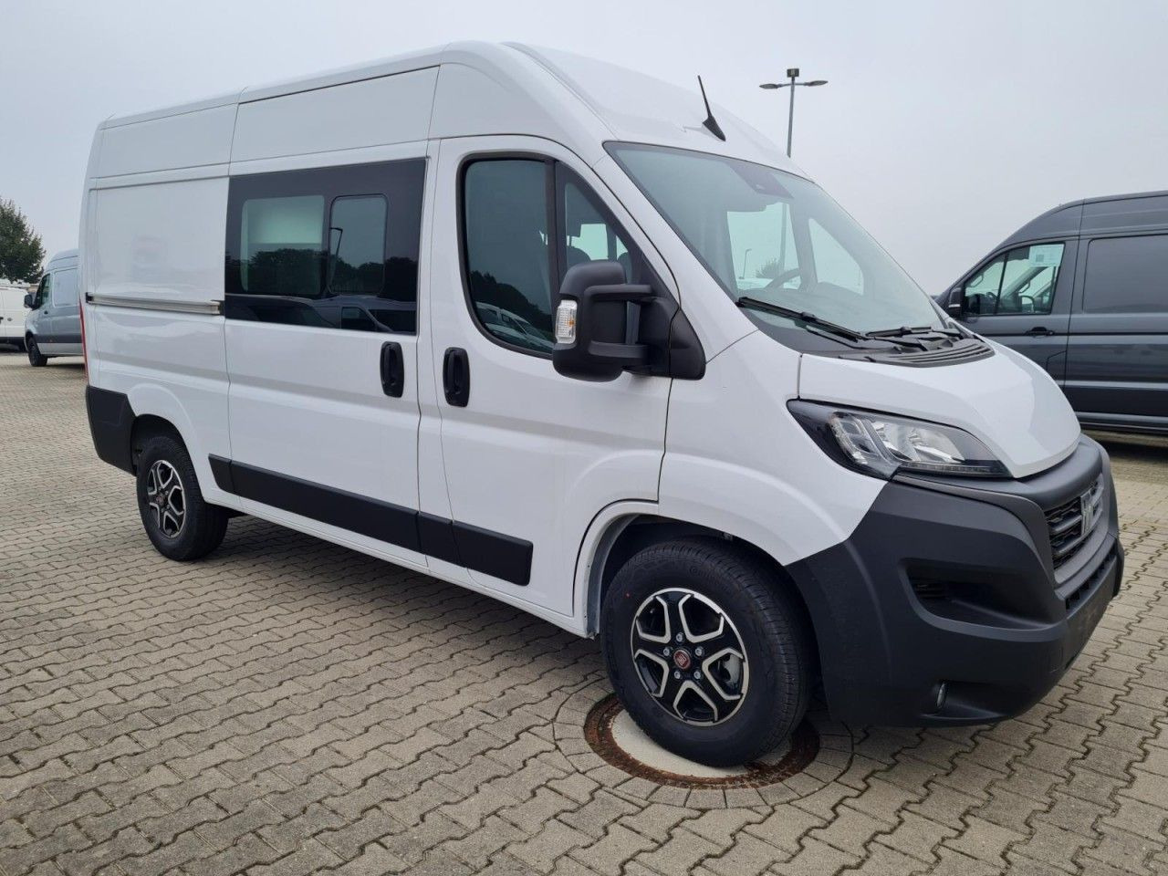 Fiat Ducato 35 Kasten Doka 7-Sitze 2x Schiebetür Maxi - Товарно комбе, Комби со двојна кабина: слика 4 Fiat Ducato 35 Kasten Doka 7-Sitze 2x Schiebetür Maxi - Товарно комбе, Комби со двојна кабина: слика 4