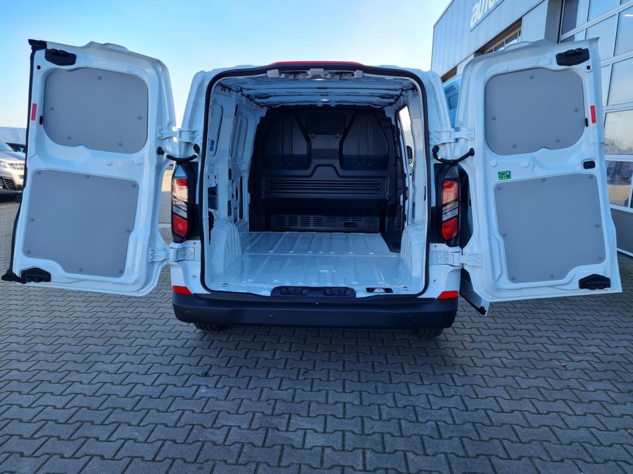 Ford Custom Kasten L1 Trend KLIMA KAMERA PDC TEMPOMAT - Мало комбе: слика 5 Ford Custom Kasten L1 Trend KLIMA KAMERA PDC TEMPOMAT - Мало комбе: слика 5