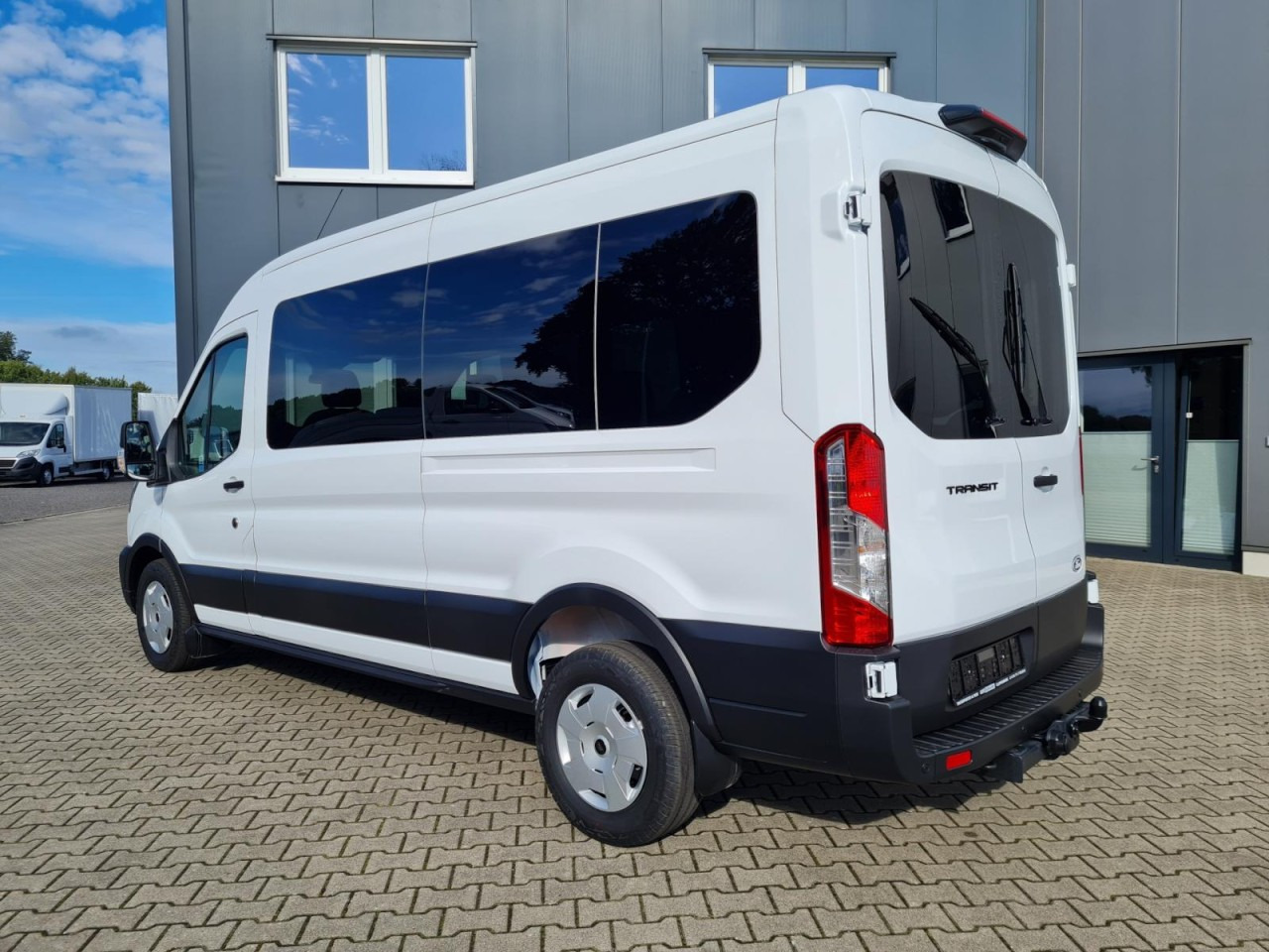 Ford Transit 350 Kombi TDCi L3 AG Trend 9 Sitze AHK KAMERA - Минибус, Патничко комбе: слика 4 Ford Transit 350 Kombi TDCi L3 AG Trend 9 Sitze AHK KAMERA - Минибус, Патничко комбе: слика 4