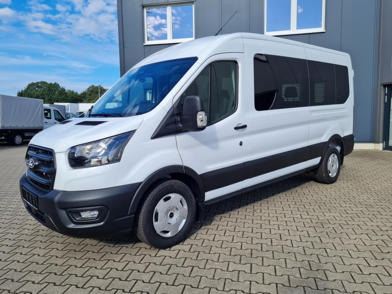 Ford Transit 350 Kombi TDCi L3 AG Trend 9 Sitze AHK KAMERA - Минибус, Патничко комбе: слика 3 Ford Transit 350 Kombi TDCi L3 AG Trend 9 Sitze AHK KAMERA - Минибус, Патничко комбе: слика 3