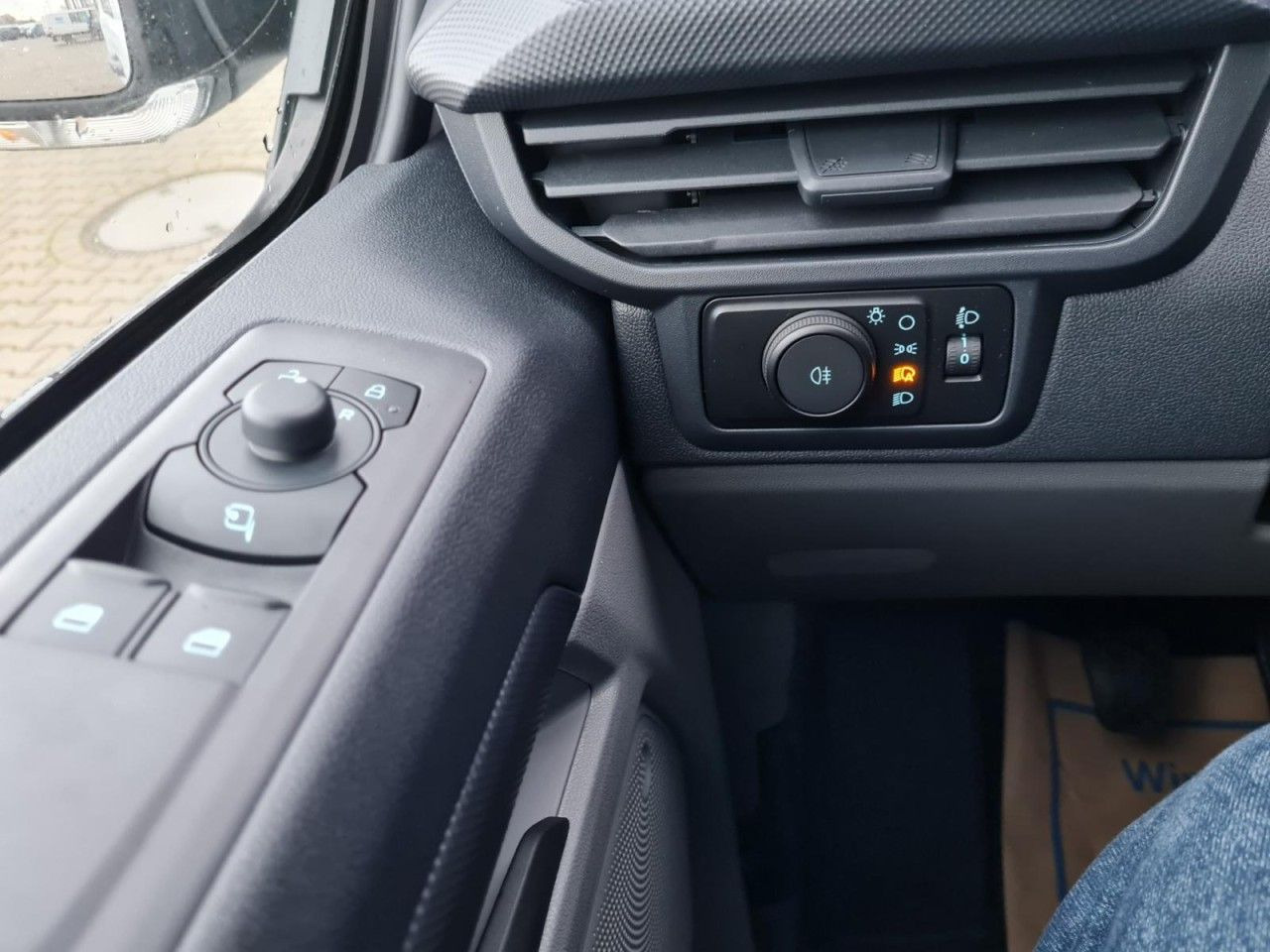 Автомобил Ford Transit Custom Kombi 320 L2 Trend 9 Sitze KAMERA: слика 20