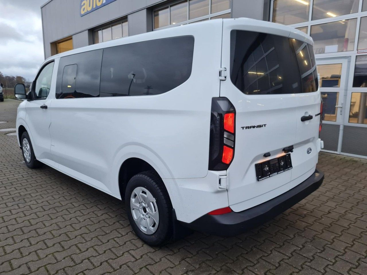 Автомобил Ford Transit Custom Kombi 320 L2 Trend 9 Sitze KAMERA: слика 6