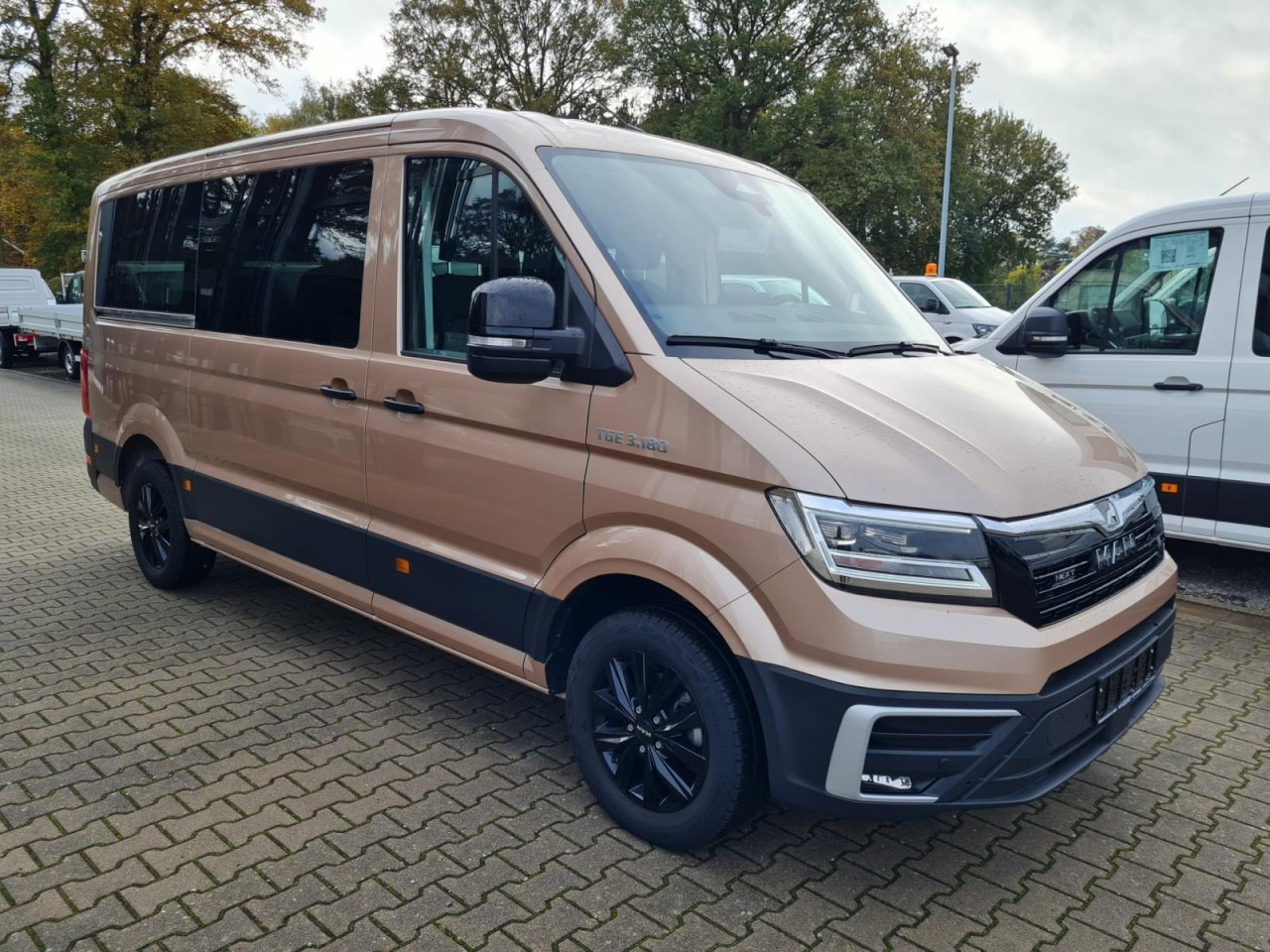 MAN Man TGE 3.180 TDi Kombi 9 Sitze ALU KAMERA LED LEDER Sonderumbau - Минибус, Патничко комбе: слика 3 MAN Man TGE 3.180 TDi Kombi 9 Sitze ALU KAMERA LED LEDER Sonderumbau - Минибус, Патничко комбе: слика 3