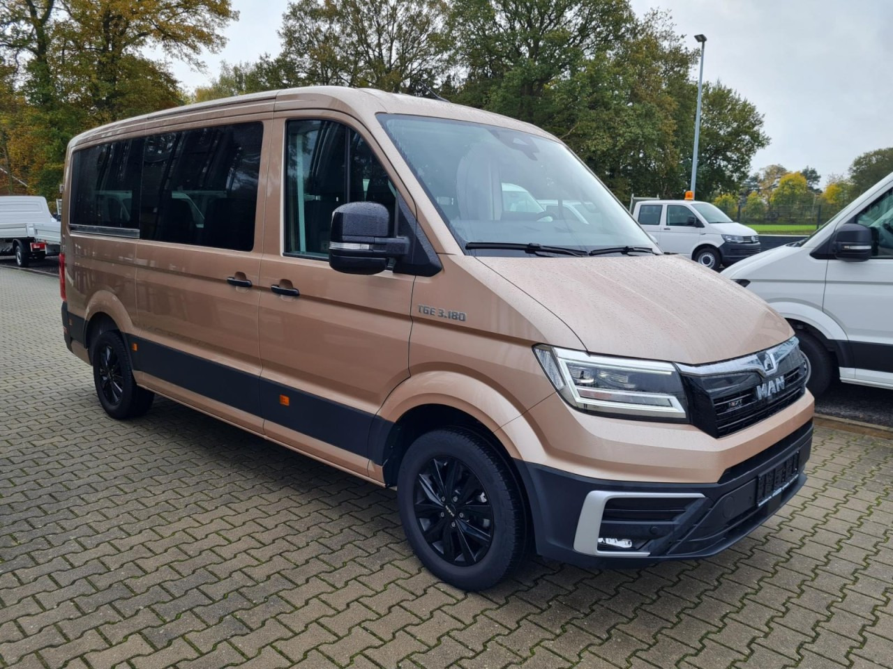 Man TGE 3.180 TDi Kombi 9 Sitze ALU KAMERA LED LEDER Sonderumbau - Комби со двојна кабина: слика 3 Man TGE 3.180 TDi Kombi 9 Sitze ALU KAMERA LED LEDER Sonderumbau - Комби со двојна кабина: слика 3
