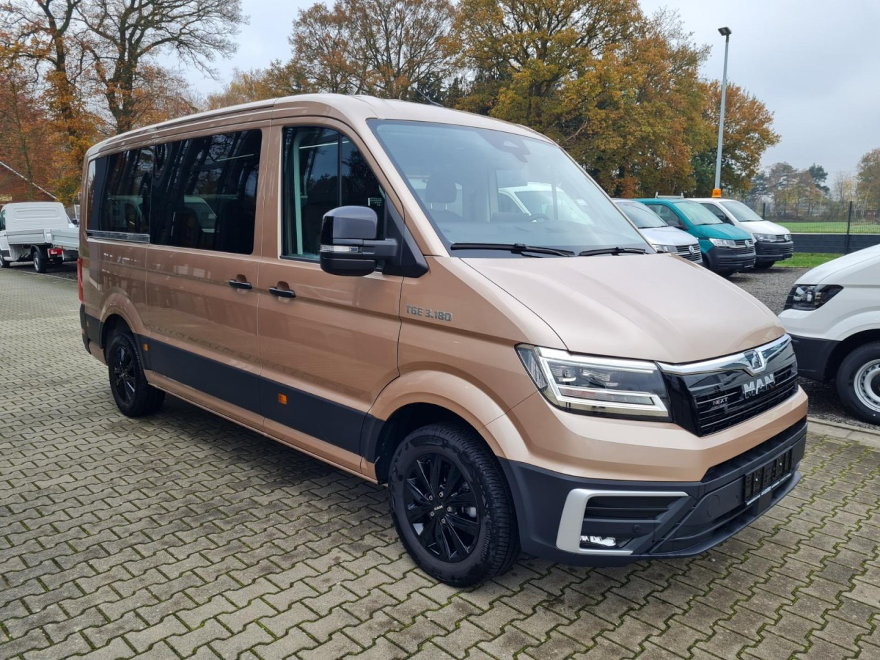 Man TGE 3.180 TDi Kombi 9 Sitze ALU KAMERA LED LEDER Sonderumbau - Минибус, Патничко комбе: слика 3 Man TGE 3.180 TDi Kombi 9 Sitze ALU KAMERA LED LEDER Sonderumbau - Минибус, Патничко комбе: слика 3