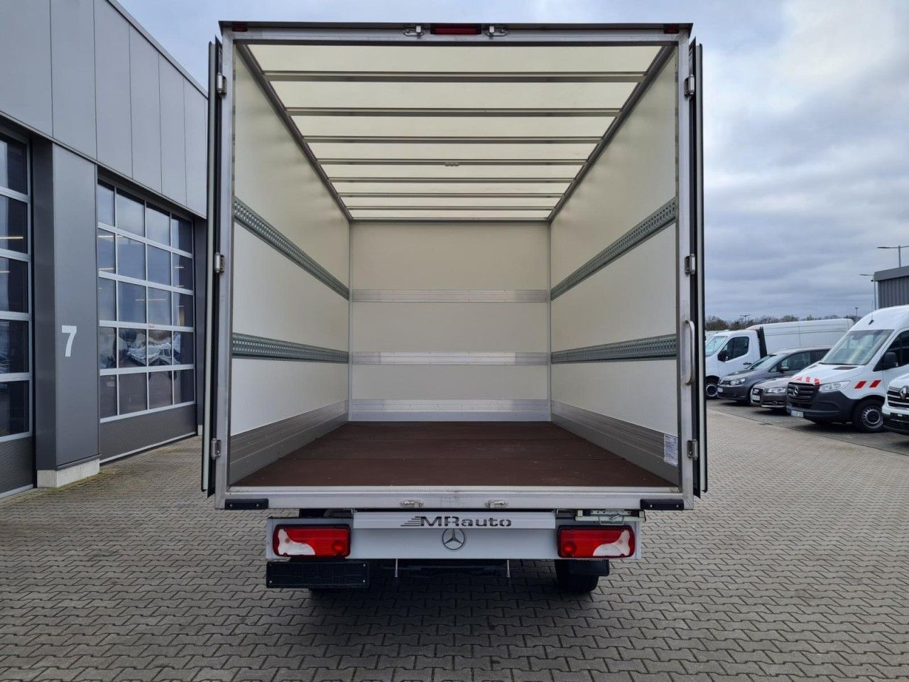 Mercedes-Benz Sprinter 315 Koffer lang MBux KLIMA NAVI TEMPOMA - Комбе фургон: слика 5 Mercedes-Benz Sprinter 315 Koffer lang MBux KLIMA NAVI TEMPOMA - Комбе фургон: слика 5
