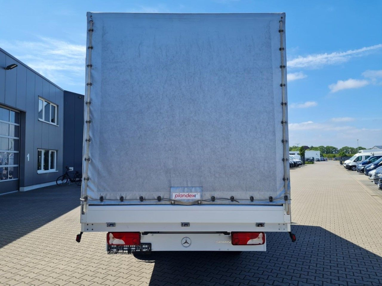 Mercedes-Benz Sprinter 317 Pritsche Plane 10 Pal. RWD LED - Комбе со церада: слика 5 Mercedes-Benz Sprinter 317 Pritsche Plane 10 Pal. RWD LED - Комбе со церада: слика 5