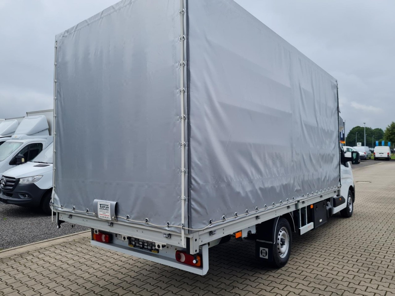 Renault Master 35 Pritsche Schiebe Plane Schlafkab 10 PAL LUFTFEDER - Комбе со церада: слика 4 Renault Master 35 Pritsche Schiebe Plane Schlafkab 10 PAL LUFTFEDER - Комбе со церада: слика 4