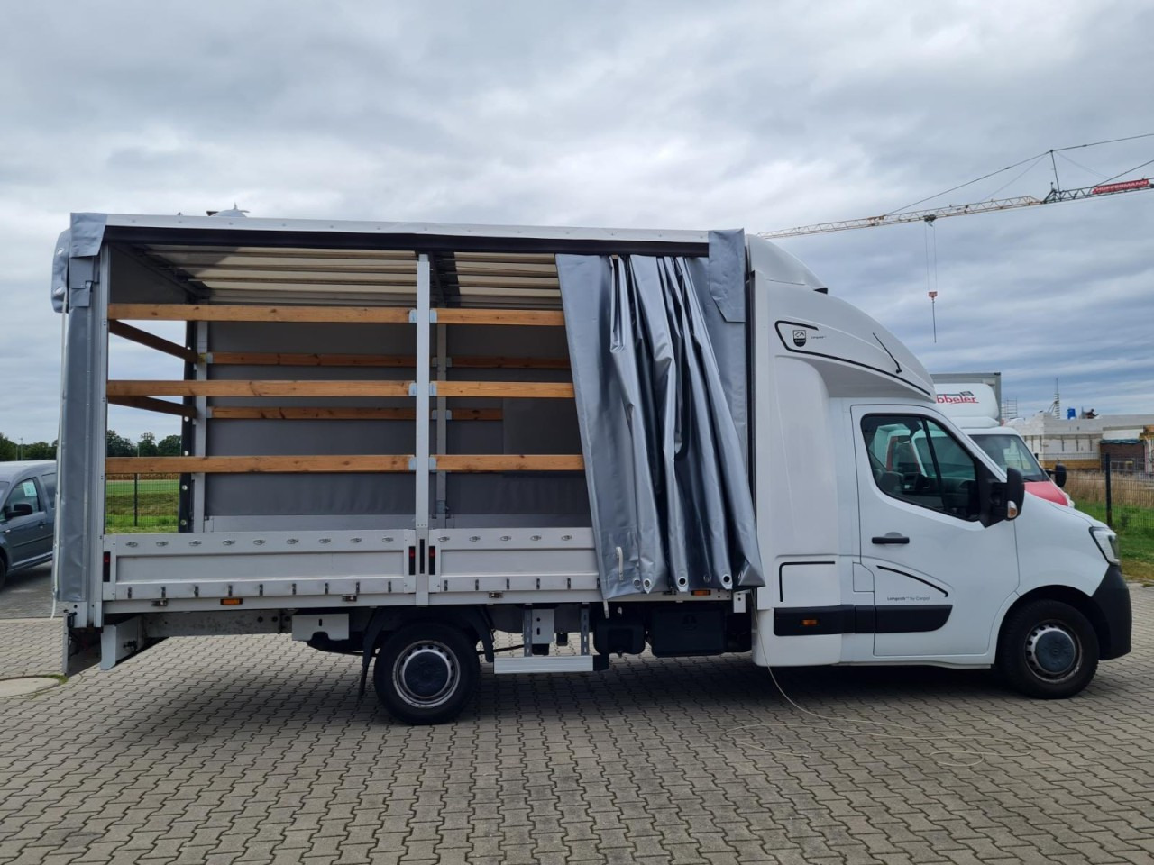 Renault Master 35 Pritsche Schiebe Plane Schlafkab LUFTFEDERUNG - Комбе со церада: слика 4 Renault Master 35 Pritsche Schiebe Plane Schlafkab LUFTFEDERUNG - Комбе со церада: слика 4
