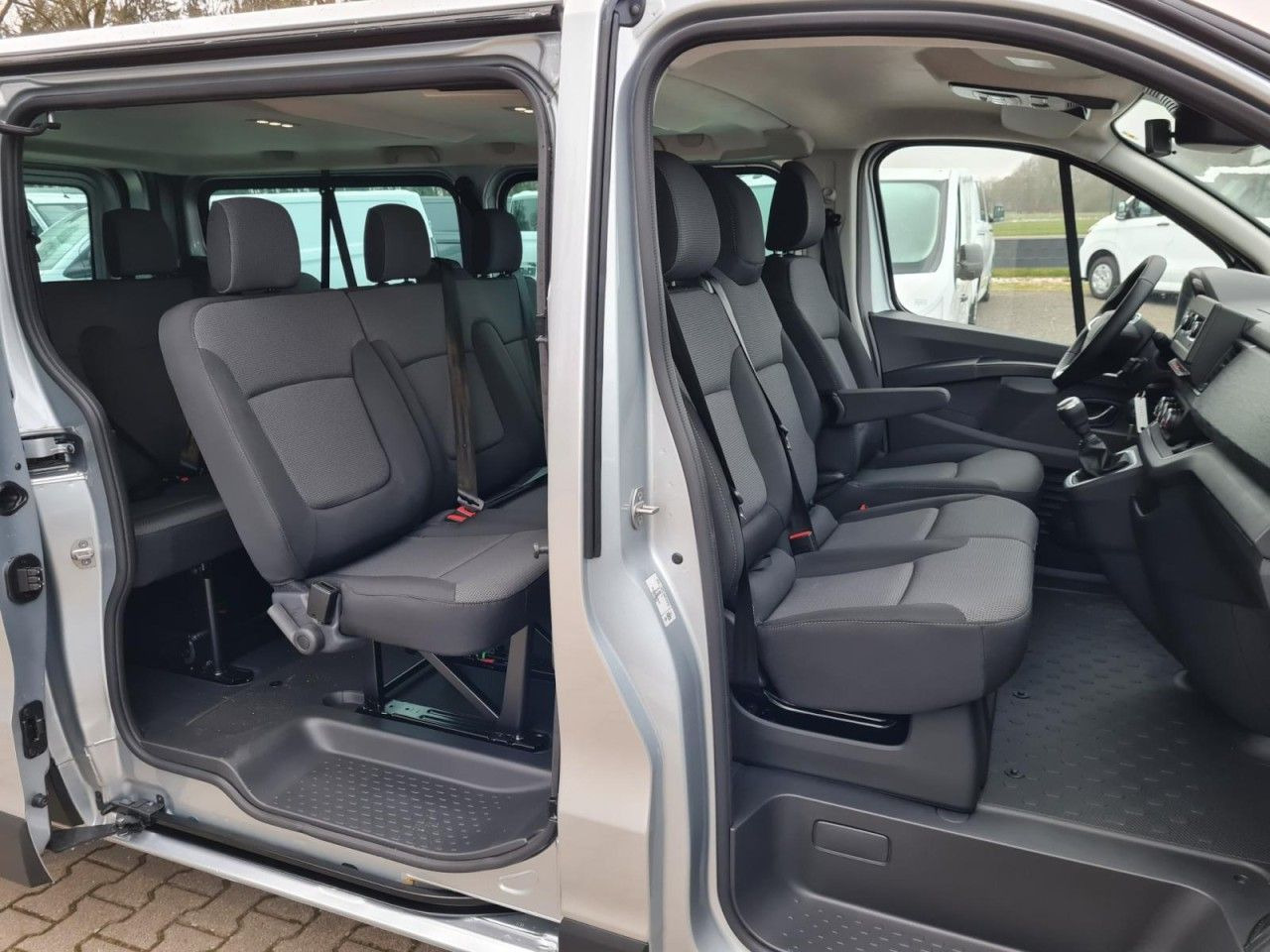 Renault Trafic Kombi 9-Sitze L2 Grand Equilibre KLIMA TE - Караван: слика 4 Renault Trafic Kombi 9-Sitze L2 Grand Equilibre KLIMA TE - Караван: слика 4