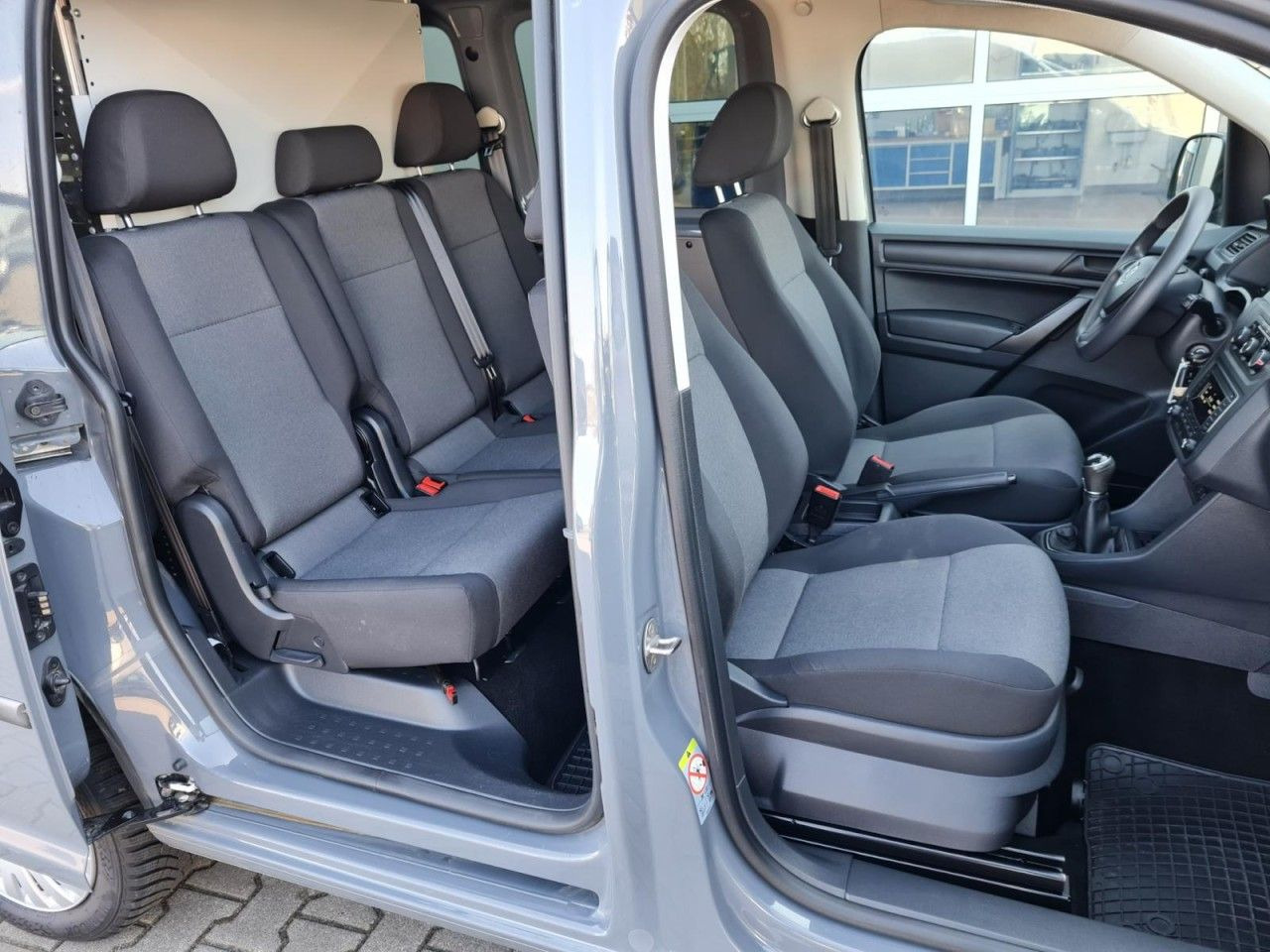 Volkswagen Caddy 4Motion TDi Kombi 5-Sitze REGALSYSTEM TEMP - Автомобил: слика 4 Volkswagen Caddy 4Motion TDi Kombi 5-Sitze REGALSYSTEM TEMP - Автомобил: слика 4