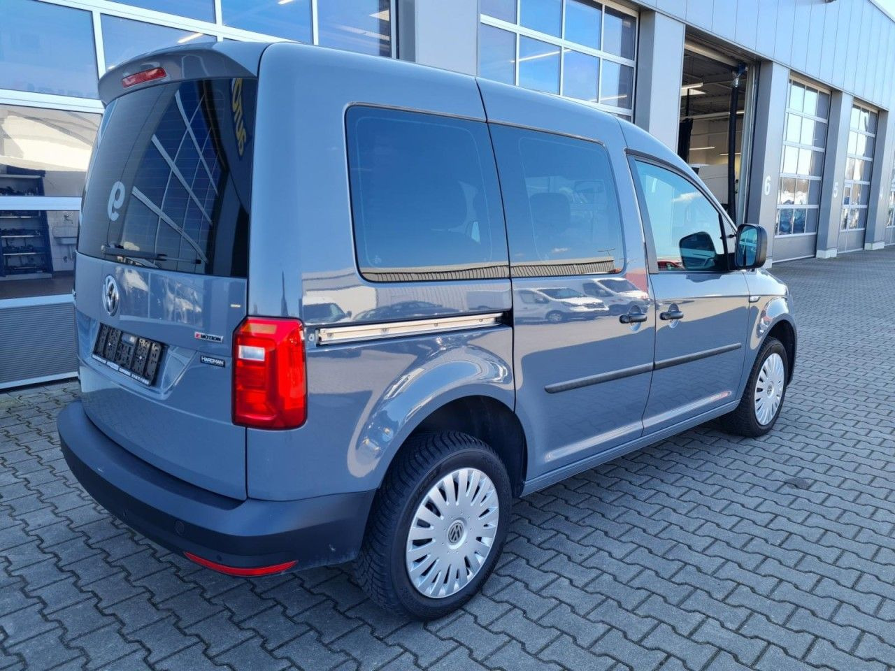 Volkswagen Caddy 4Motion TDi Kombi 5-Sitze REGALSYSTEM TEMP - Автомобил: слика 5 Volkswagen Caddy 4Motion TDi Kombi 5-Sitze REGALSYSTEM TEMP - Автомобил: слика 5