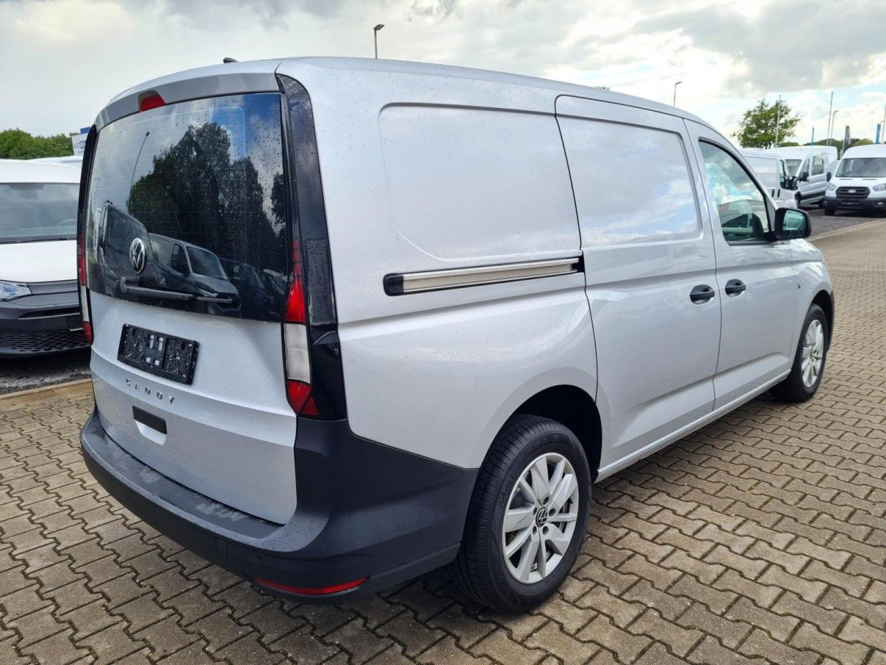 Volkswagen Caddy Cargo Maxi 2.0 TDI NAVI PDC KLIMA Alufelge - Мало комбе: слика 4 Volkswagen Caddy Cargo Maxi 2.0 TDI NAVI PDC KLIMA Alufelge - Мало комбе: слика 4