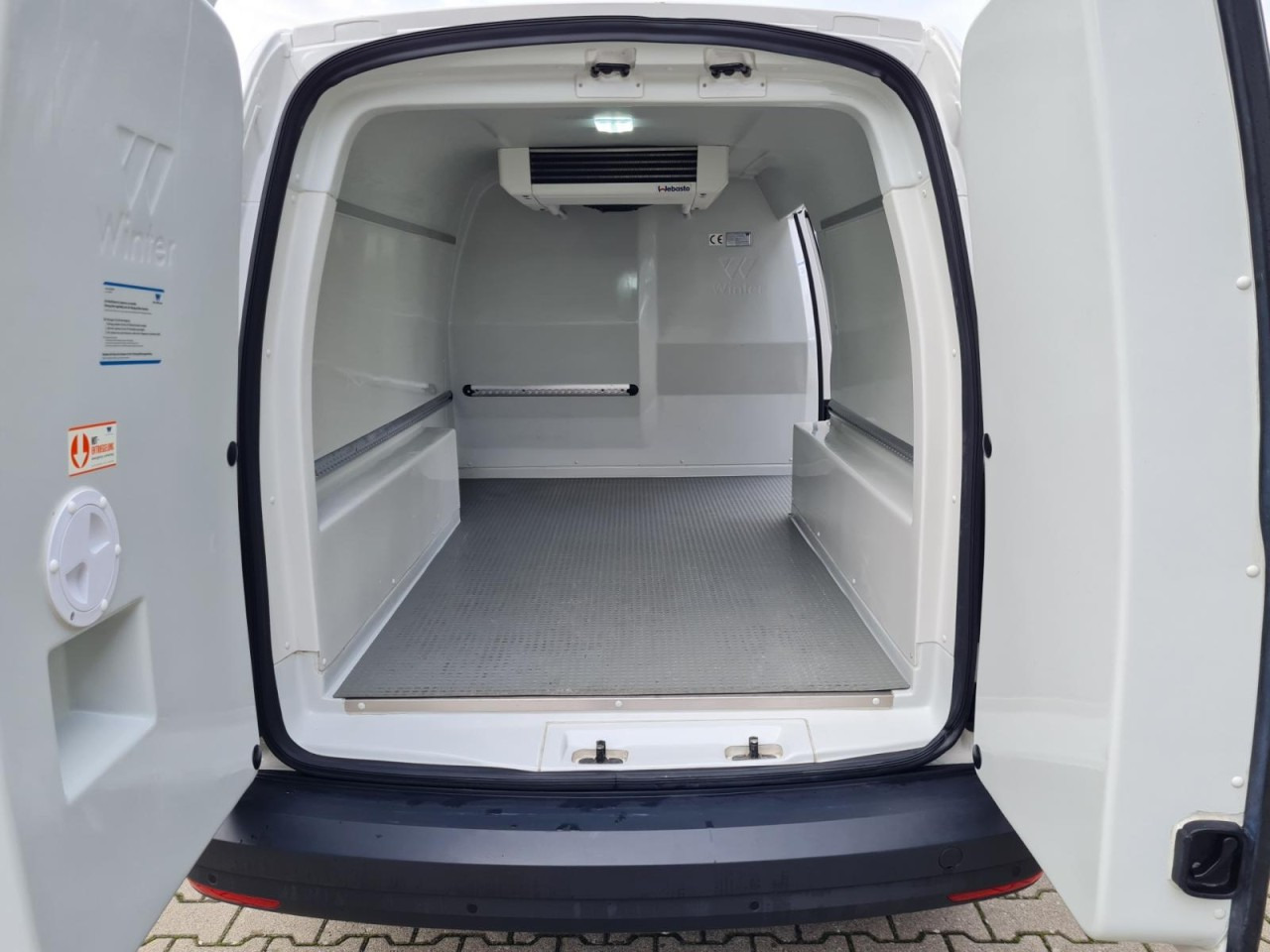 Volkswagen Caddy Kühlkasten Maxi TDI Stand- u. Fahrkühlung - Комбе ладилник: слика 5 Volkswagen Caddy Kühlkasten Maxi TDI Stand- u. Fahrkühlung - Комбе ладилник: слика 5