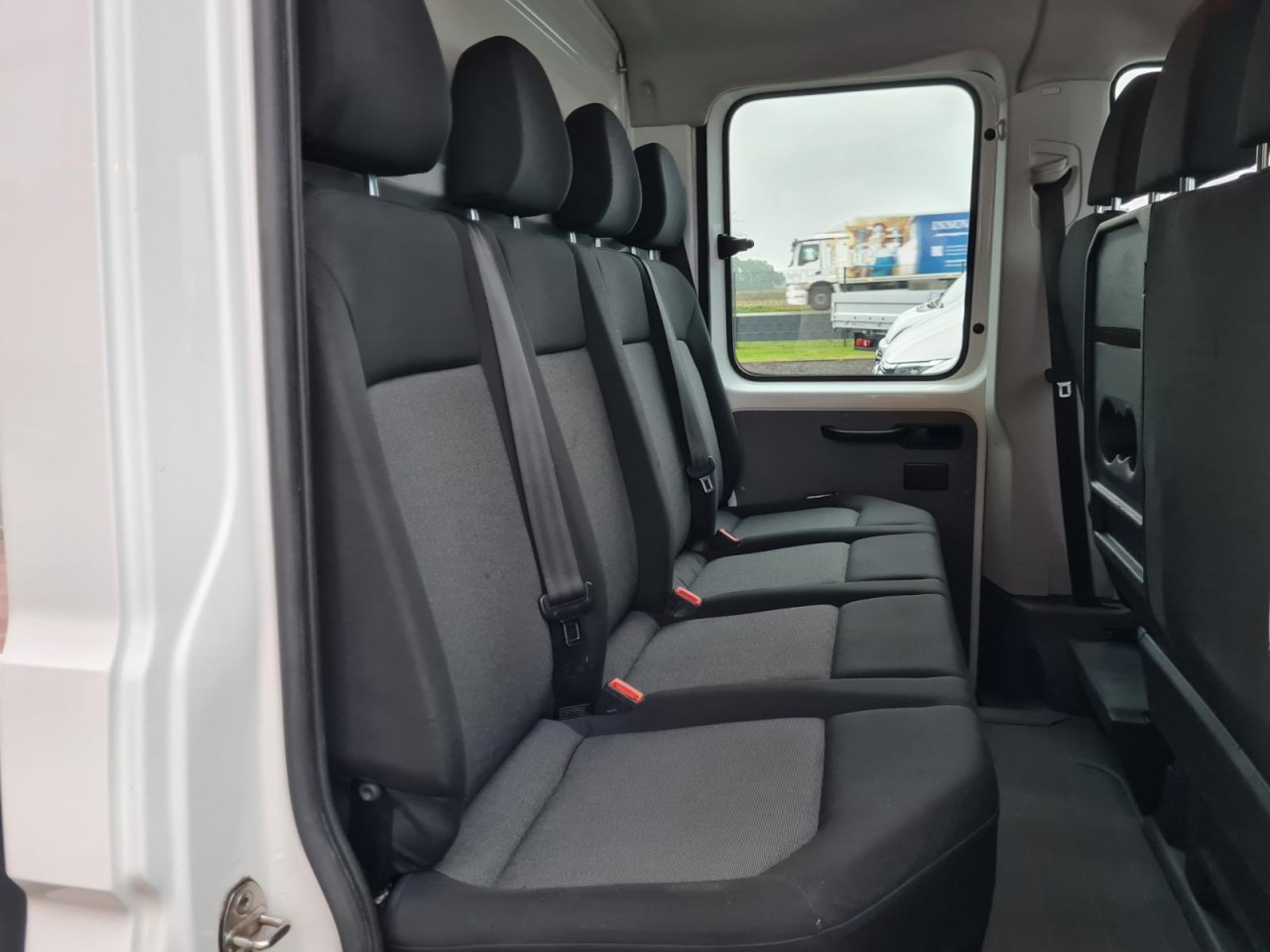 Volkswagen Crafter 35 Doka MR Pritsche AHK Klima 7 Sitzer - Комбе со отворен сандак, Комби со двојна кабина: слика 4 Volkswagen Crafter 35 Doka MR Pritsche AHK Klima 7 Sitzer - Комбе со отворен сандак, Комби со двојна кабина: слика 4