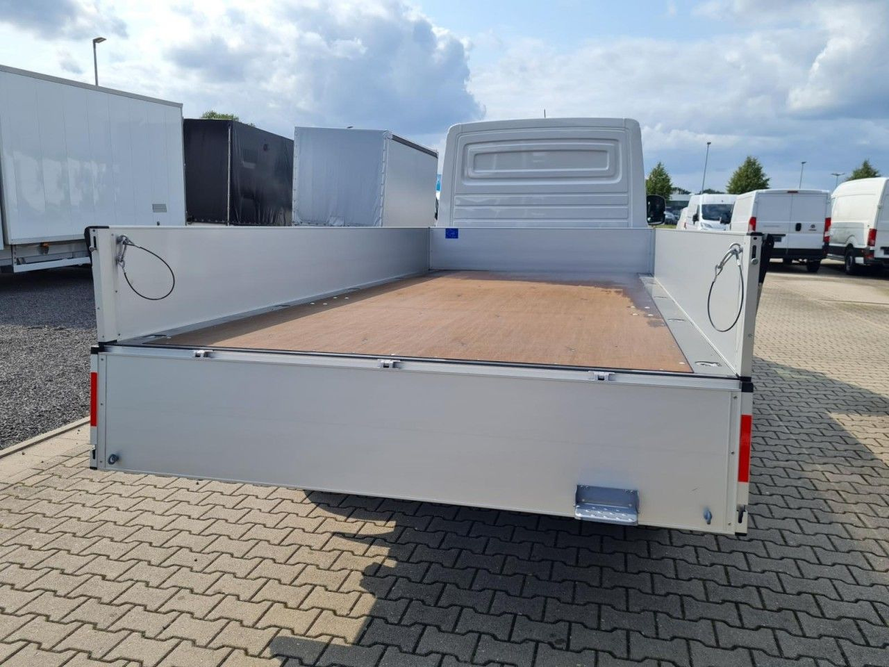 Volkswagen Crafter 35 Pritsche TDi L4 lang KLIMA TEMPOMAT - Комбе со отворен сандак: слика 5 Volkswagen Crafter 35 Pritsche TDi L4 lang KLIMA TEMPOMAT - Комбе со отворен сандак: слика 5