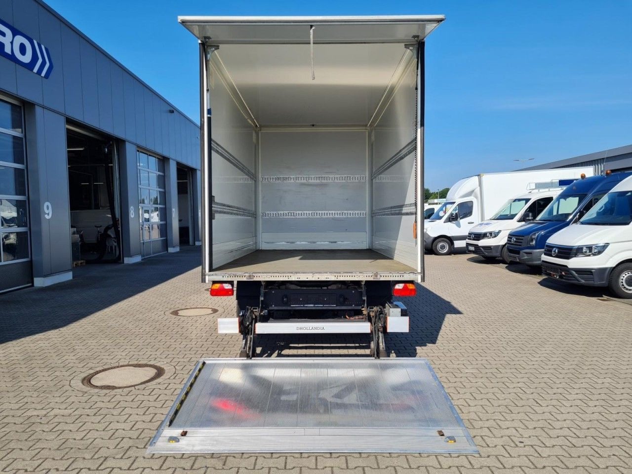 Volkswagen Crafter 50 Koffer hoch 2.0 TDI LBW KLIMA KAMERA - Комбе фургон: слика 5 Volkswagen Crafter 50 Koffer hoch 2.0 TDI LBW KLIMA KAMERA - Комбе фургон: слика 5