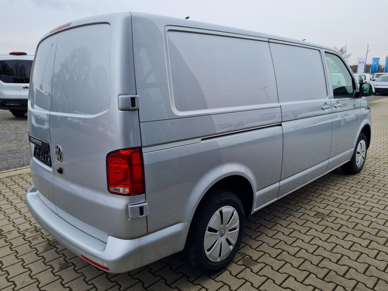 Volkswagen T6.1 Kasten TDI lang DSG LED KAMERA TEMPOMAT - Мало комбе: слика 4 Volkswagen T6.1 Kasten TDI lang DSG LED KAMERA TEMPOMAT - Мало комбе: слика 4