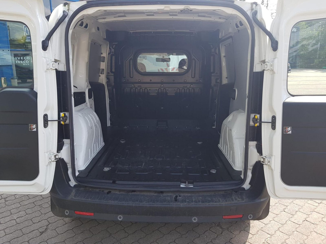 Fiat Doblo Kastenwagen SX 1.3 Klima, Radio mit Nav... - Патничко комбе: слика 5 Fiat Doblo Kastenwagen SX 1.3 Klima, Radio mit Nav... - Патничко комбе: слика 5