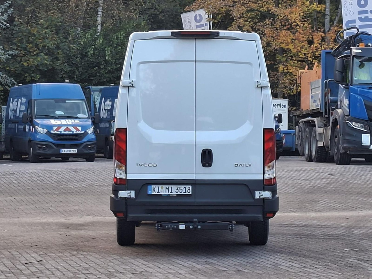 Iveco 35S18HA8V *AHK*RADIO*KAMERA*KLIMA* - Товарно комбе: слика 4 Iveco 35S18HA8V *AHK*RADIO*KAMERA*KLIMA* - Товарно комбе: слика 4